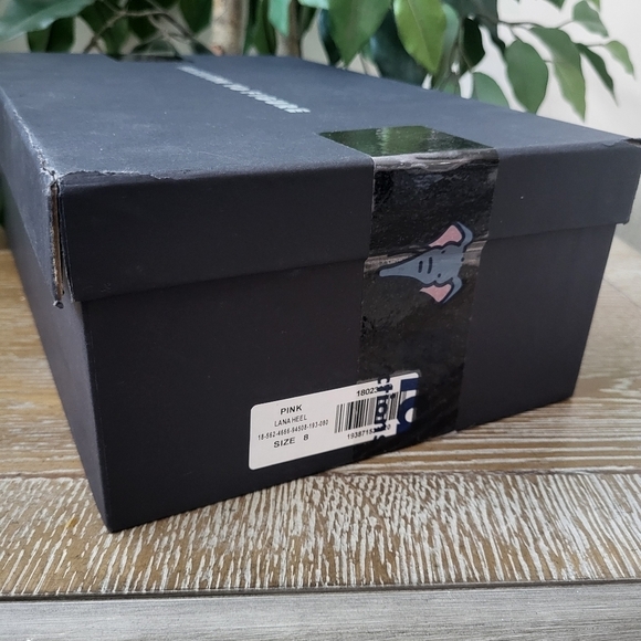 NWT Fashion to Figure Lana Women's Wide Width Strappy Block Heel Sandal Size 8W - Picture 12 of 13